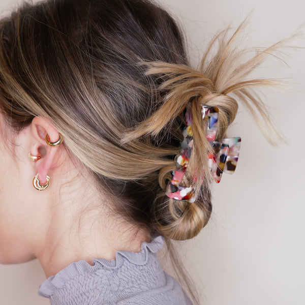 large multicoloured tortoise shell confetti resin pattern hair barrette claw clip on blonde ombre balayage hair girl
