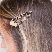 Load image into Gallery viewer, tortoise shell resin pattern hair barrette clips 3 different shapes hair slides in blonde girl hair ombre balayage